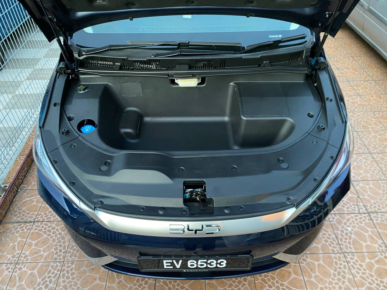 BYD M6 FRUNK (RHD)