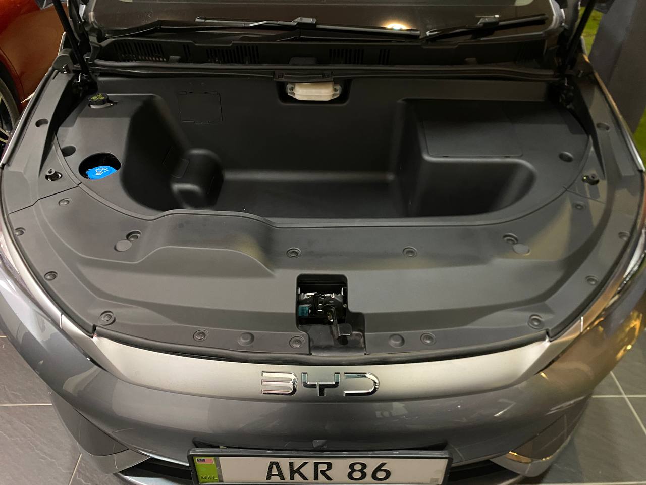 BYD M6 FRUNK (RHD)