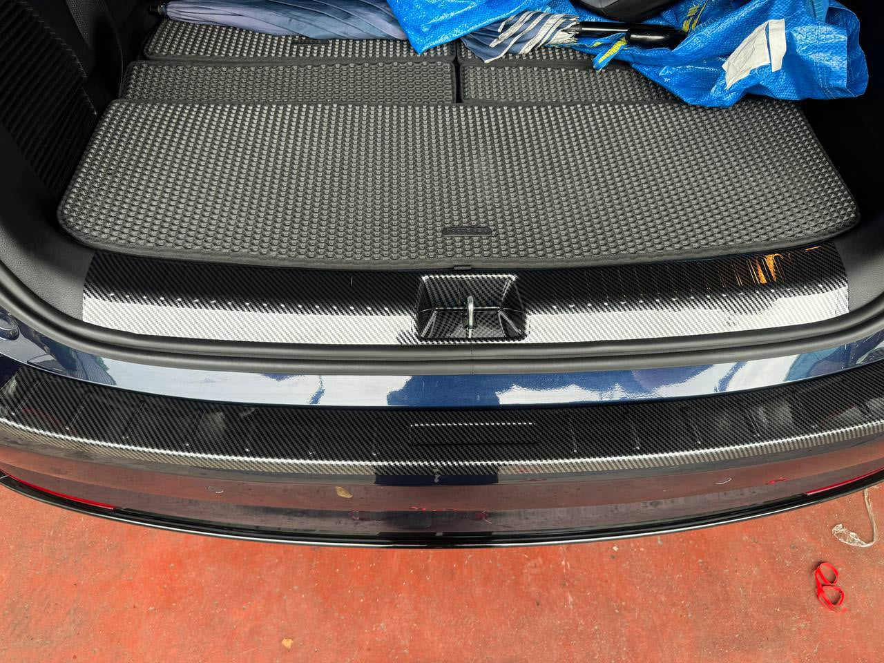 BYD M6 REAR TRUNK GUARD (INNER & OUTER)