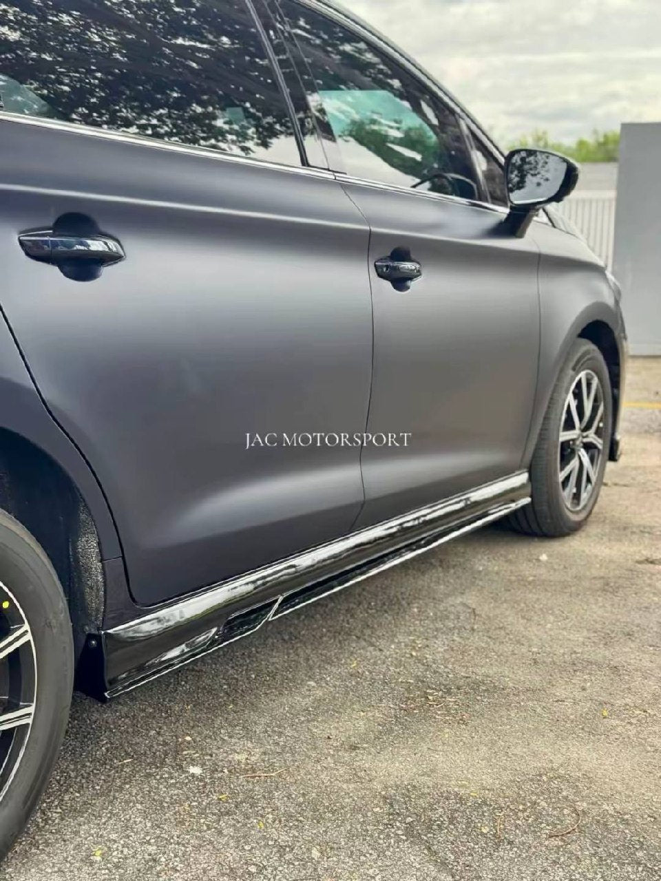 BYD M6 BODYKIT (WITH SPOILER)